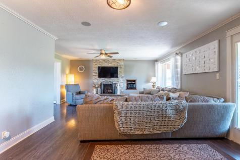 5726 E 800 N Syracuse IN 46567