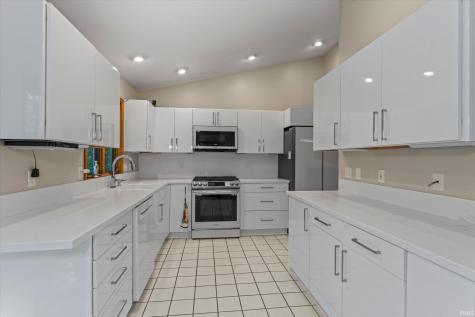 50715 Wimbledon Court South Bend IN 46637