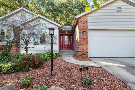 50715 Wimbledon Court South Bend IN 46637