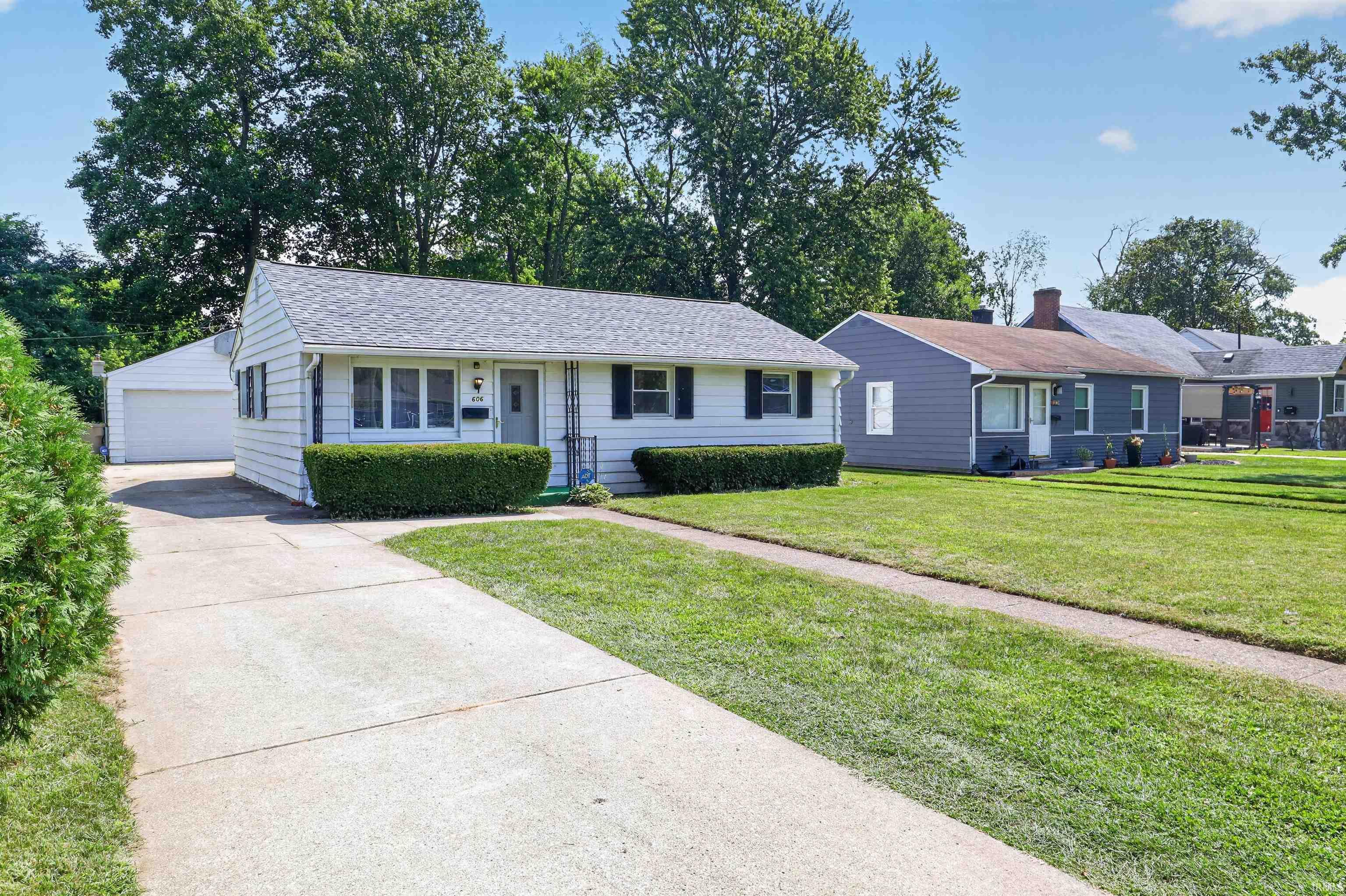 606 N Twyckenham Drive South Bend IN 46617
