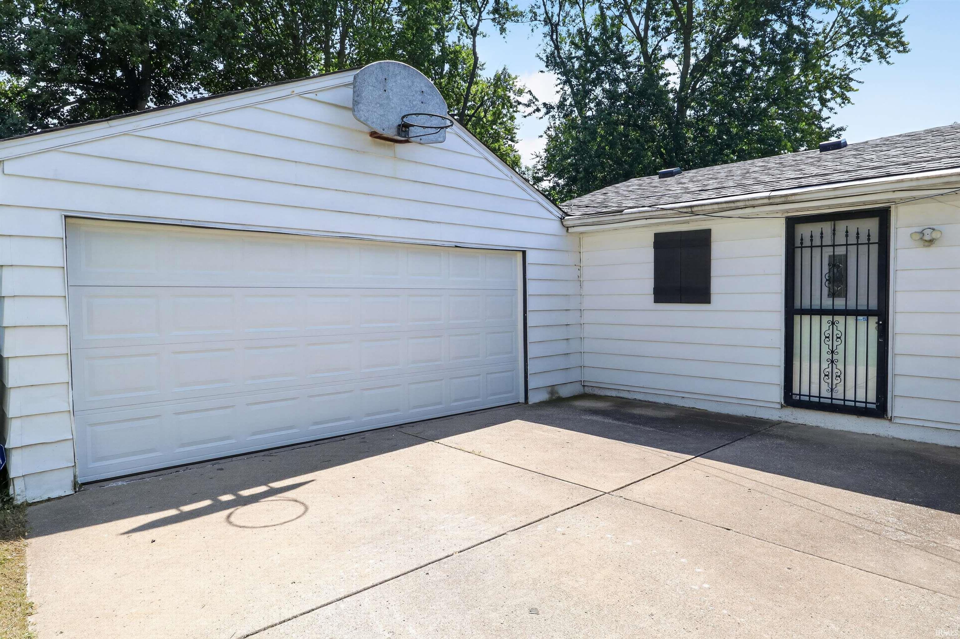 606 N Twyckenham Drive South Bend IN 46617