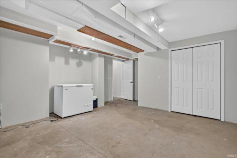 51740 Melwood Court South Bend IN 46628