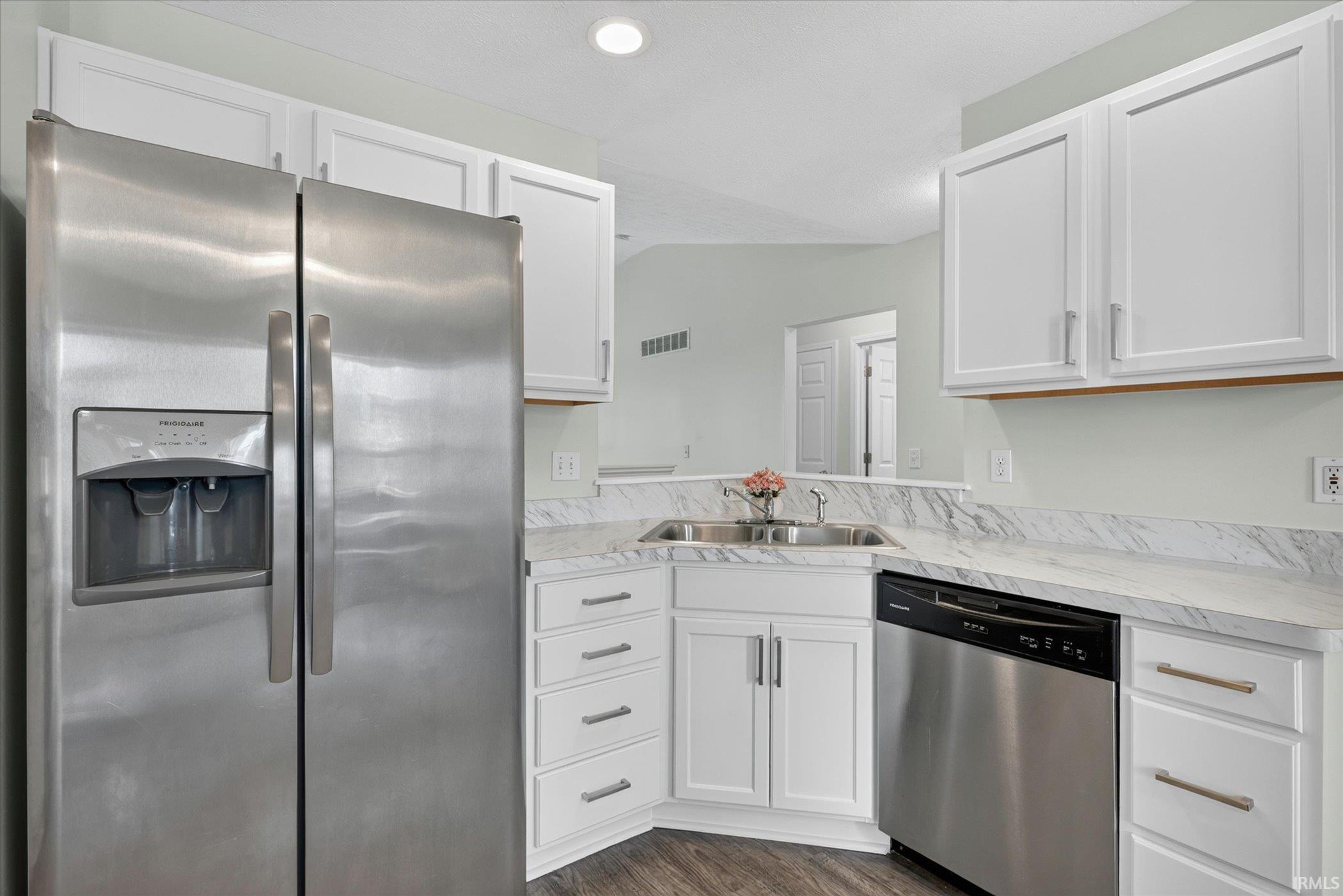 51740 Melwood Court South Bend IN 46628