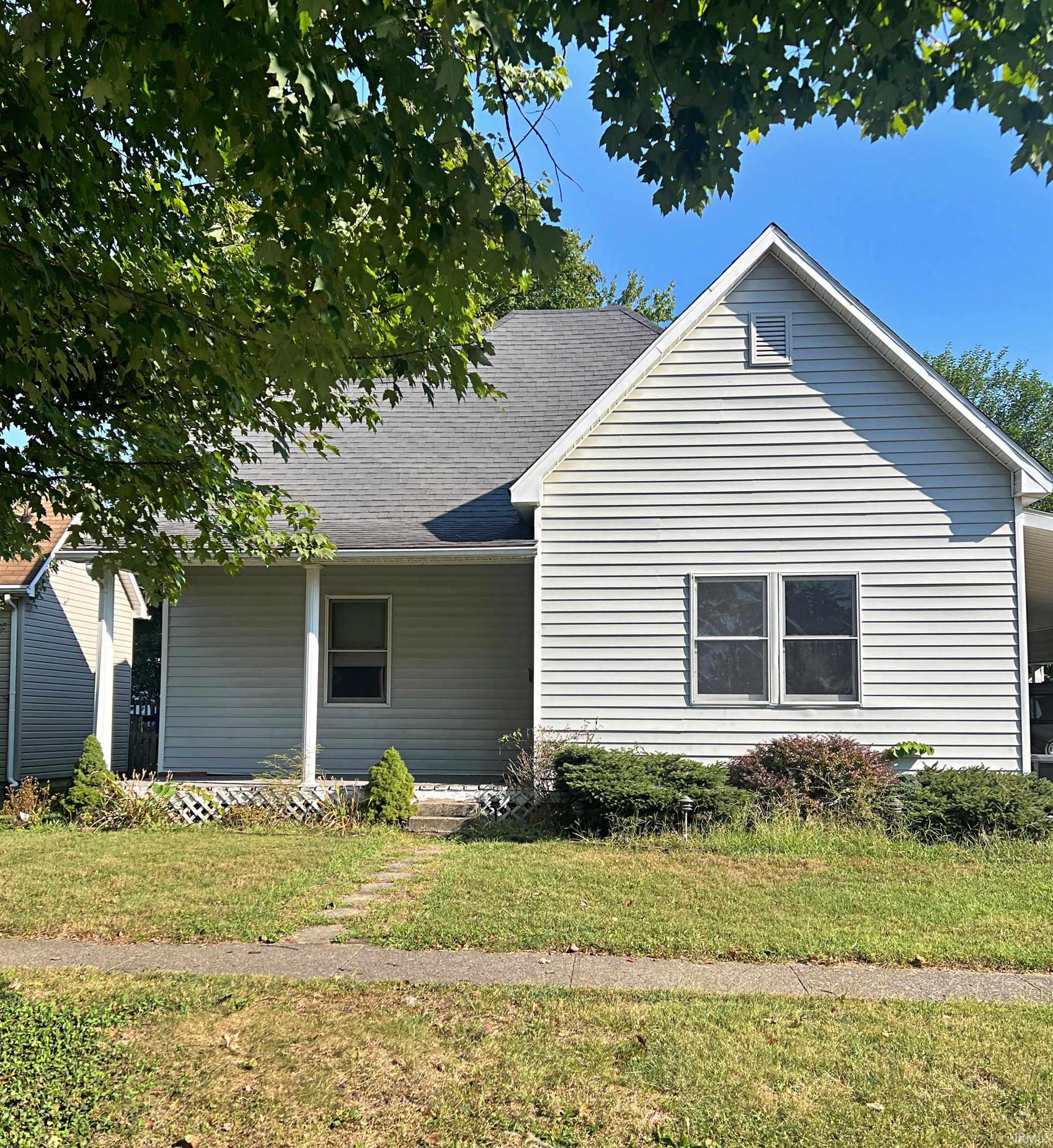740 E St NE Linton IN 47441