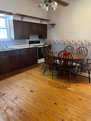 740 E St NE Linton IN 47441