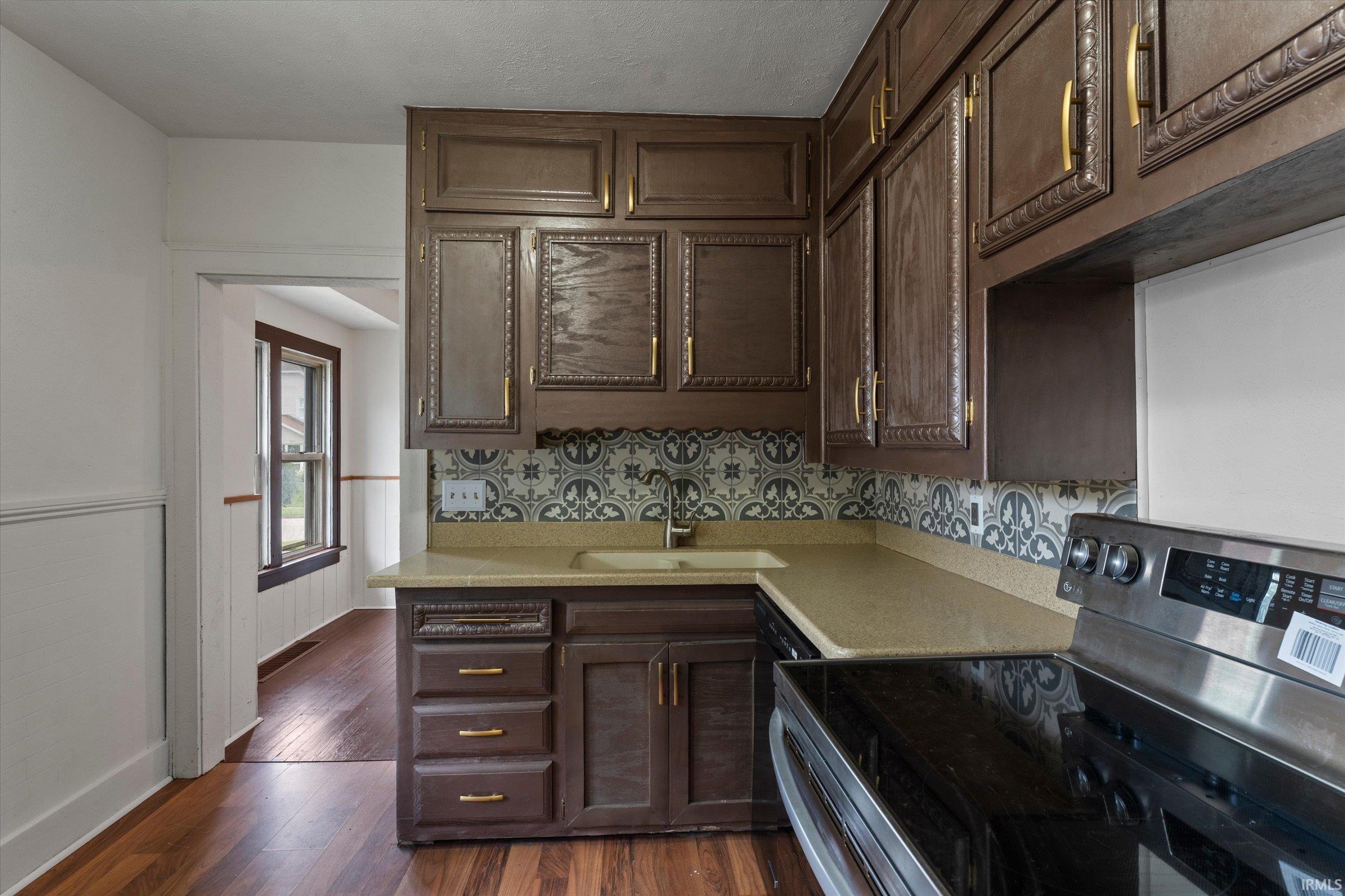 809 E Victoria Street South Bend IN 46614