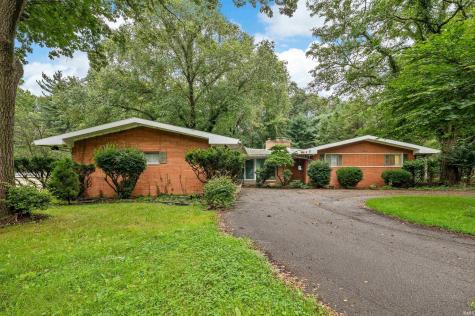 52585 Brooktrails Drive South Bend IN 46637