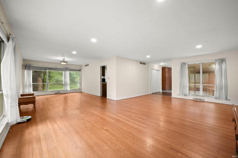 52585 Brooktrails Drive South Bend IN 46637