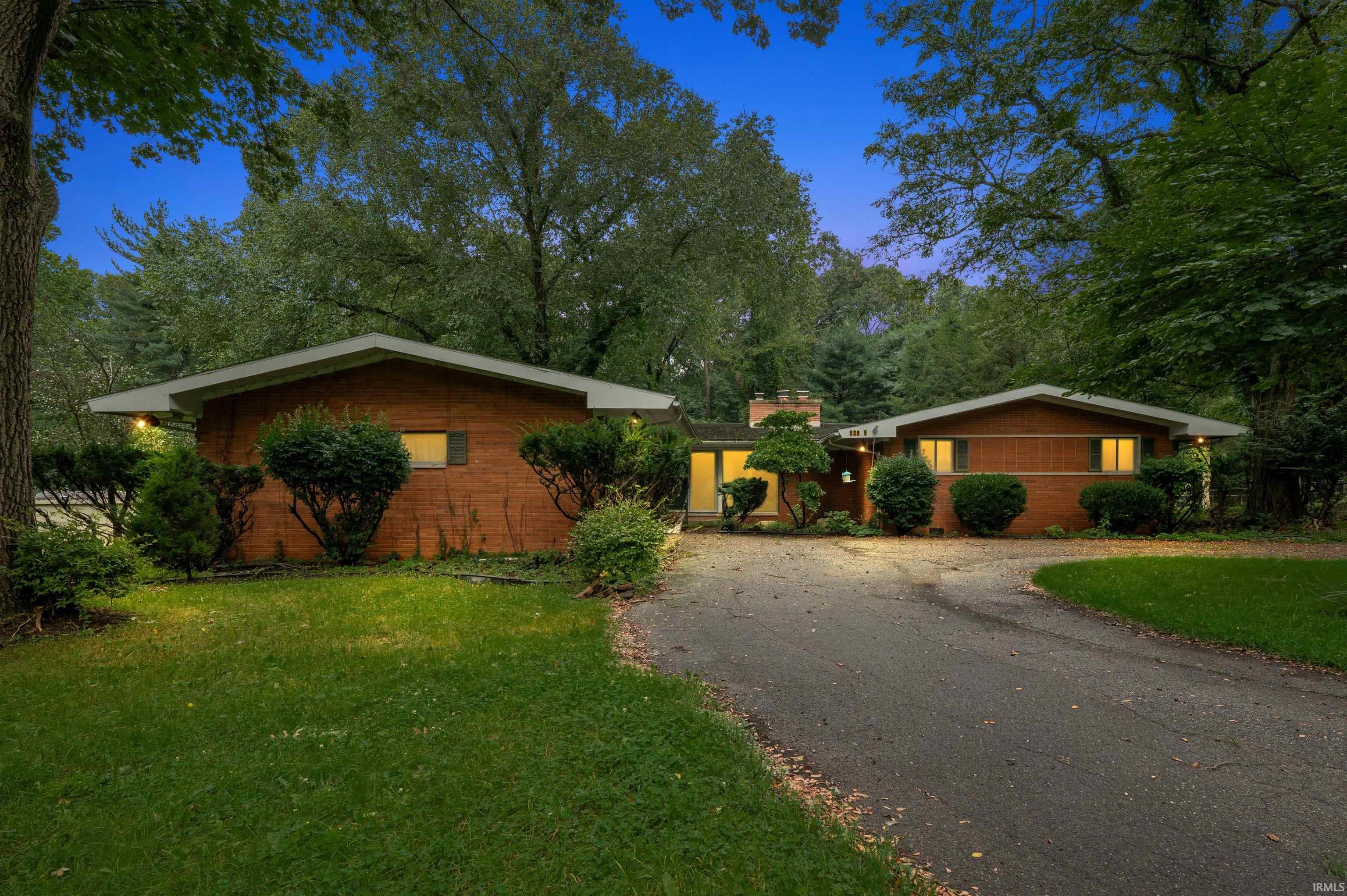 52585 Brooktrails Drive South Bend IN 46637