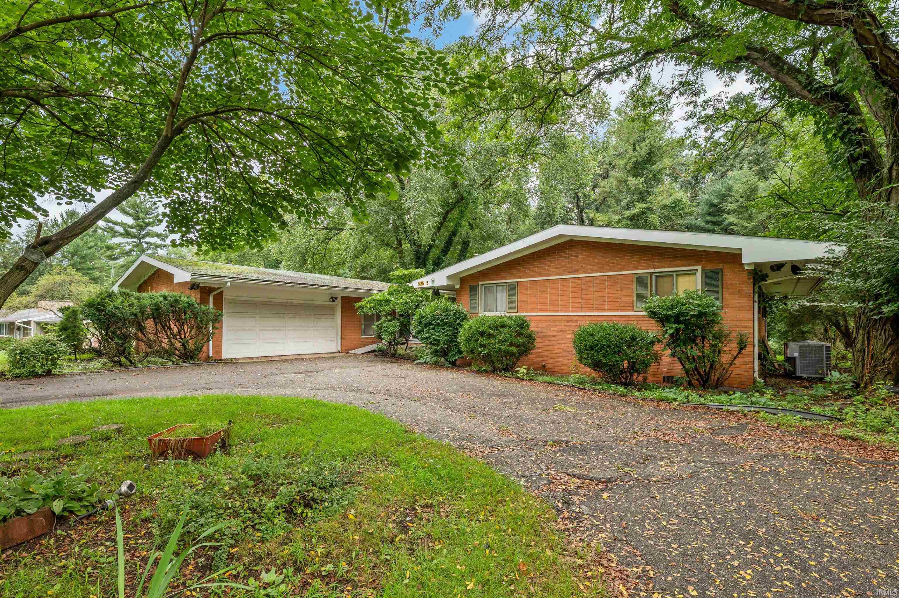 52585 Brooktrails Drive South Bend IN 46637