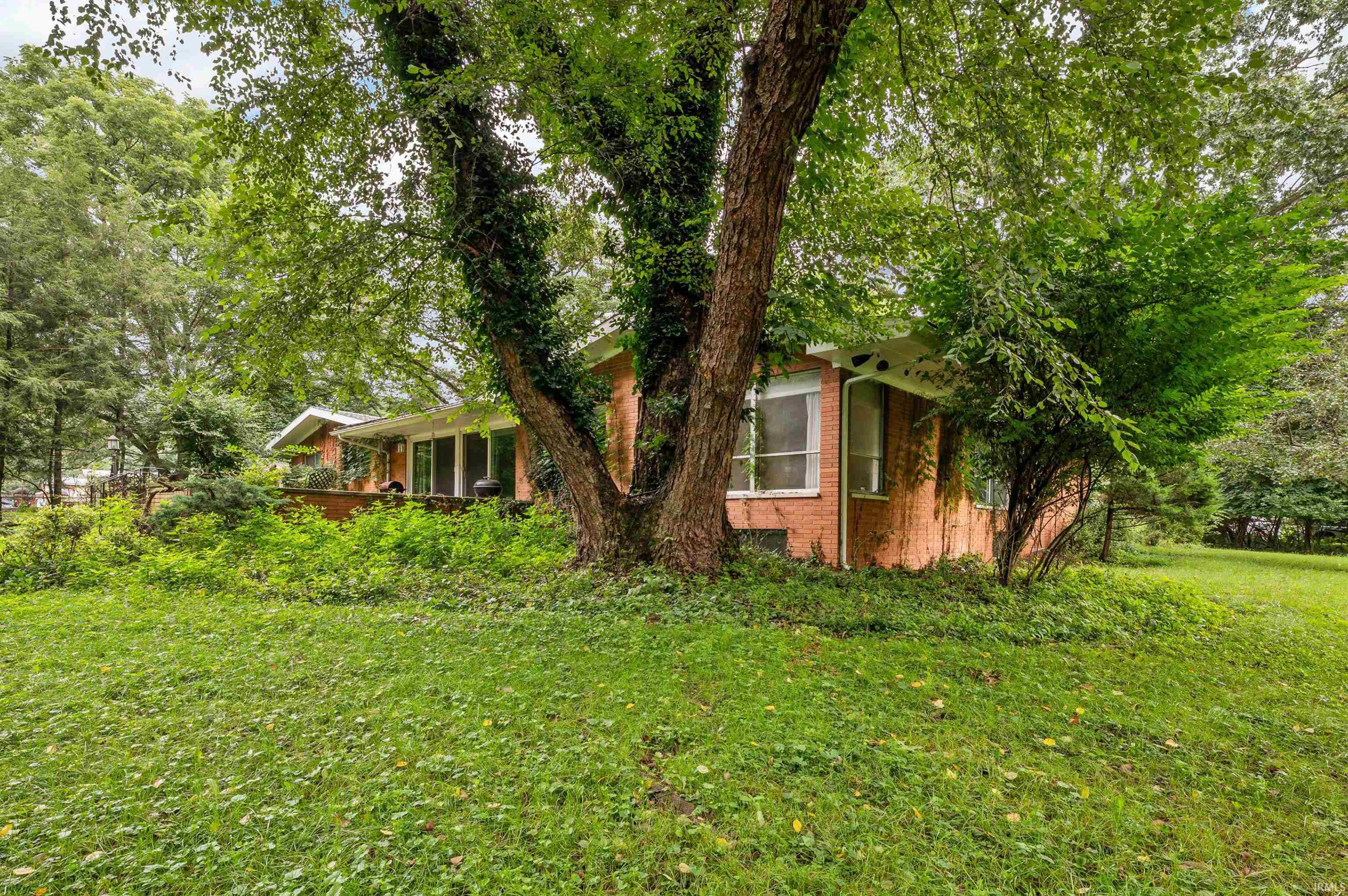 52585 Brooktrails Drive South Bend IN 46637