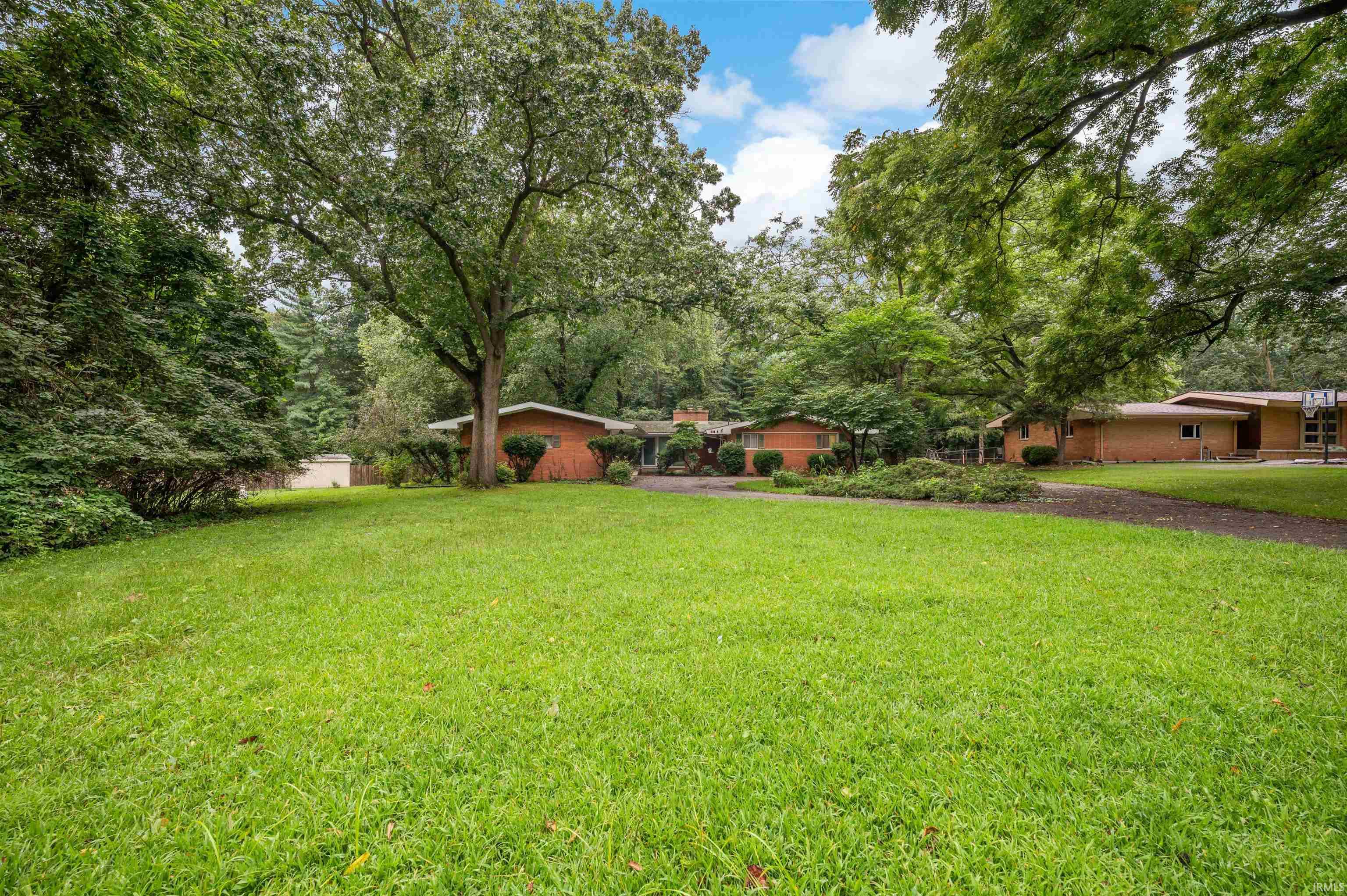 52585 Brooktrails Drive South Bend IN 46637