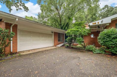 52585 Brooktrails Drive South Bend IN 46637