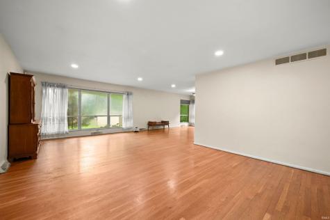 52585 Brooktrails Drive South Bend IN 46637