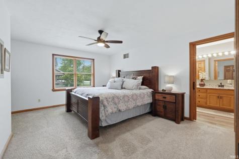9827 Crown Point Drive Fort Wayne IN 46804