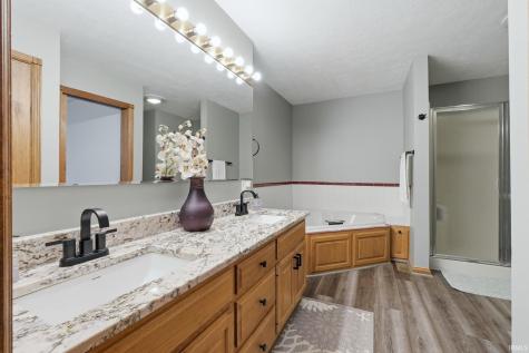 9827 Crown Point Drive Fort Wayne IN 46804