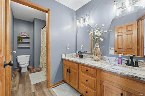 9827 Crown Point Drive Fort Wayne IN 46804