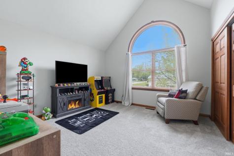 9827 Crown Point Drive Fort Wayne IN 46804