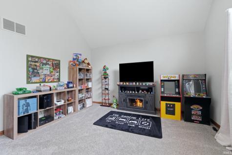 9827 Crown Point Drive Fort Wayne IN 46804