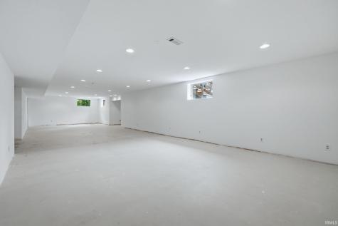 9827 Crown Point Drive Fort Wayne IN 46804