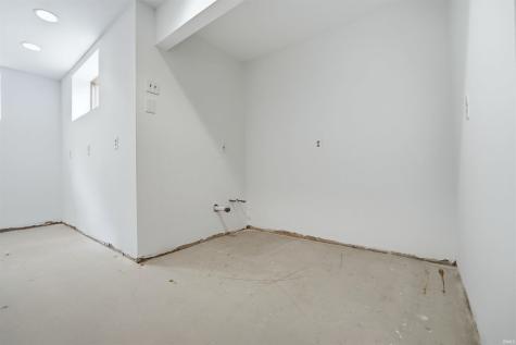 9827 Crown Point Drive Fort Wayne IN 46804