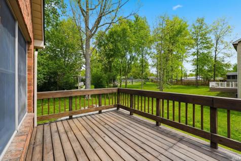 9827 Crown Point Drive Fort Wayne IN 46804