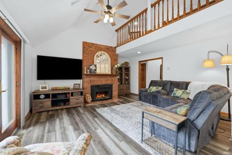 9827 Crown Point Drive Fort Wayne IN 46804