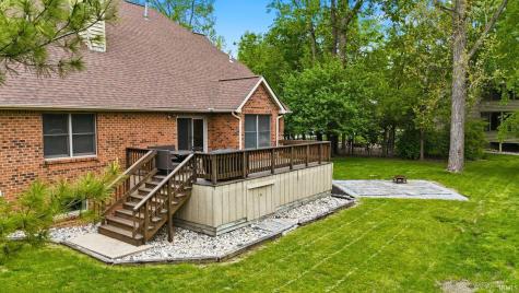 9827 Crown Point Drive Fort Wayne IN 46804