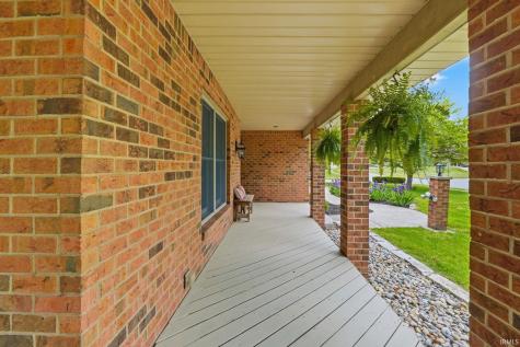 9827 Crown Point Drive Fort Wayne IN 46804