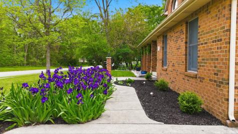 9827 Crown Point Drive Fort Wayne IN 46804