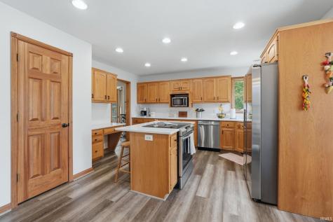 9827 Crown Point Drive Fort Wayne IN 46804