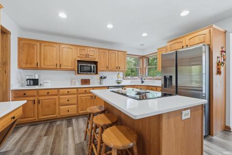 9827 Crown Point Drive Fort Wayne IN 46804