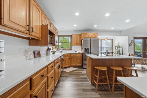 9827 Crown Point Drive Fort Wayne IN 46804