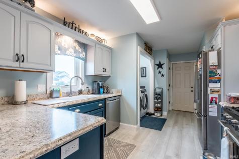 1521 Waynedale Drive Garrett IN 46738
