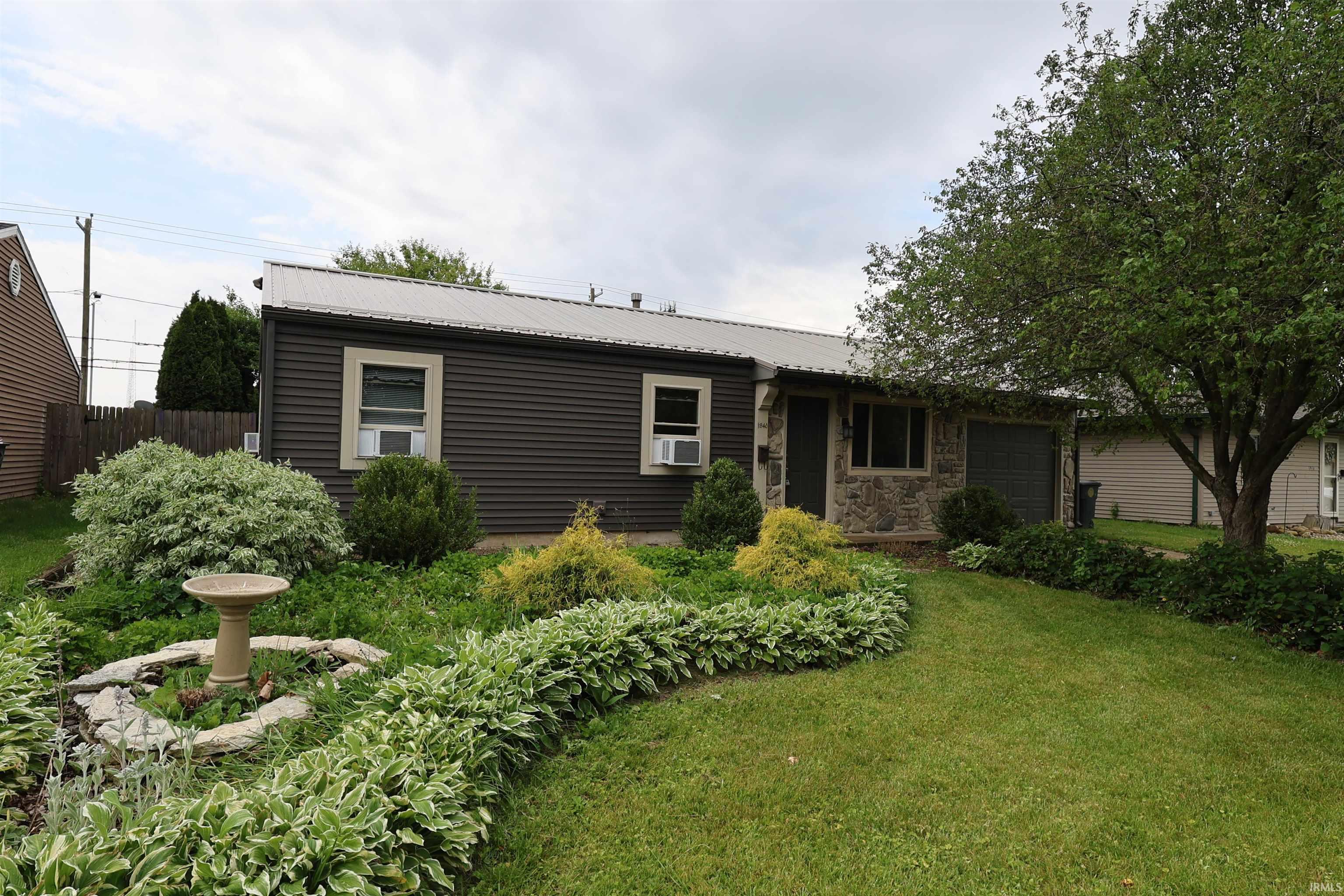 1940 Renfrew Drive South Bend IN 46614