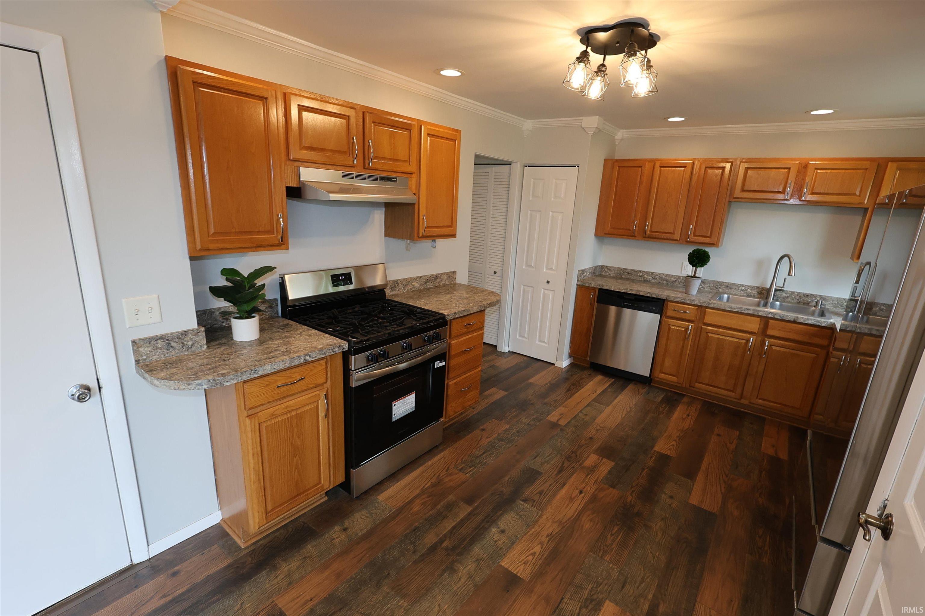 1940 Renfrew Drive South Bend IN 46614