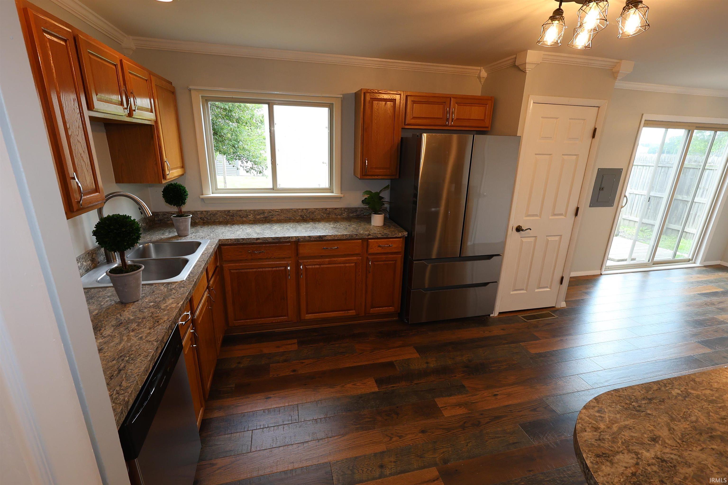 1940 Renfrew Drive South Bend IN 46614