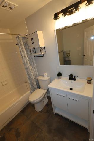 1940 Renfrew Drive South Bend IN 46614