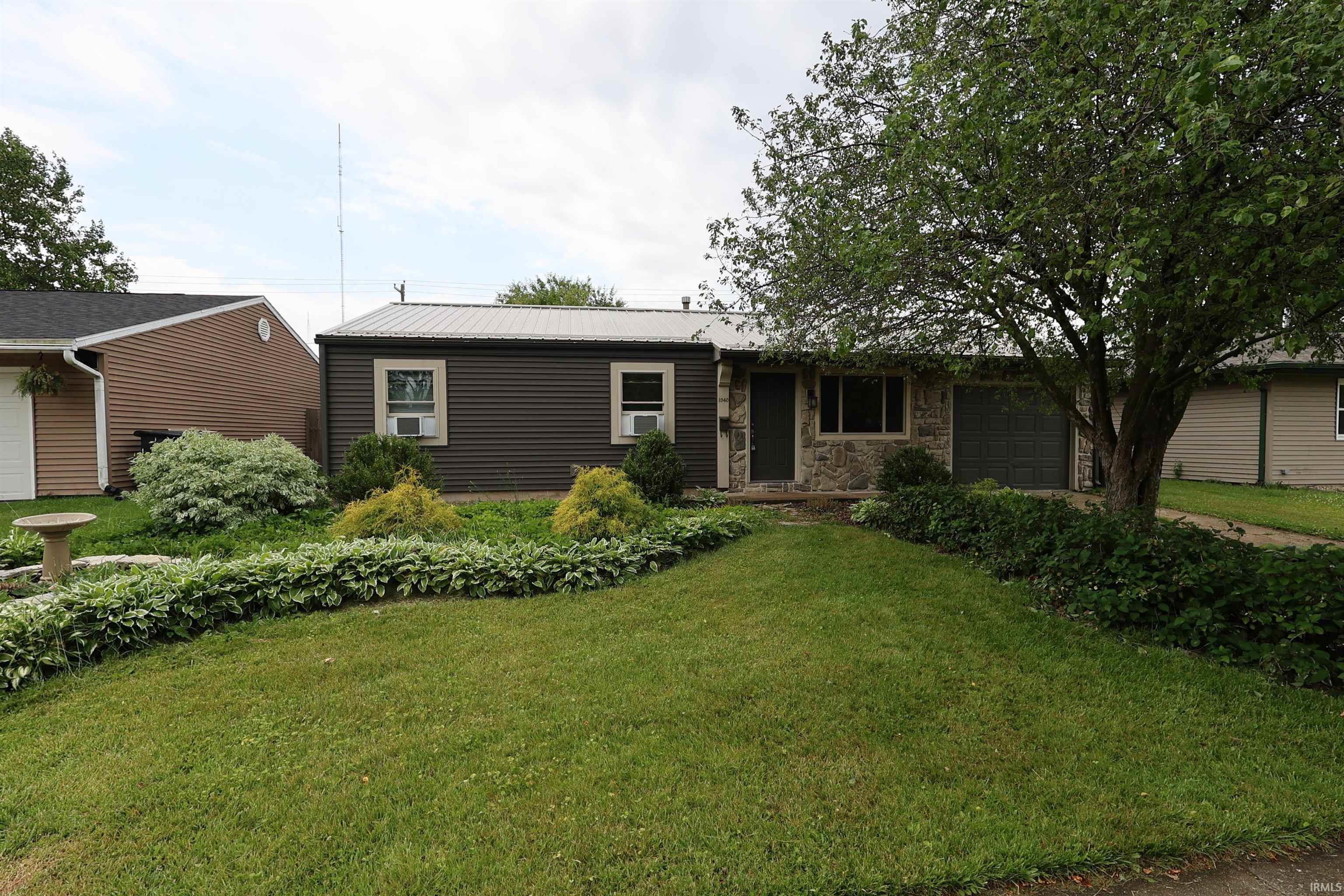 1940 Renfrew Drive South Bend IN 46614