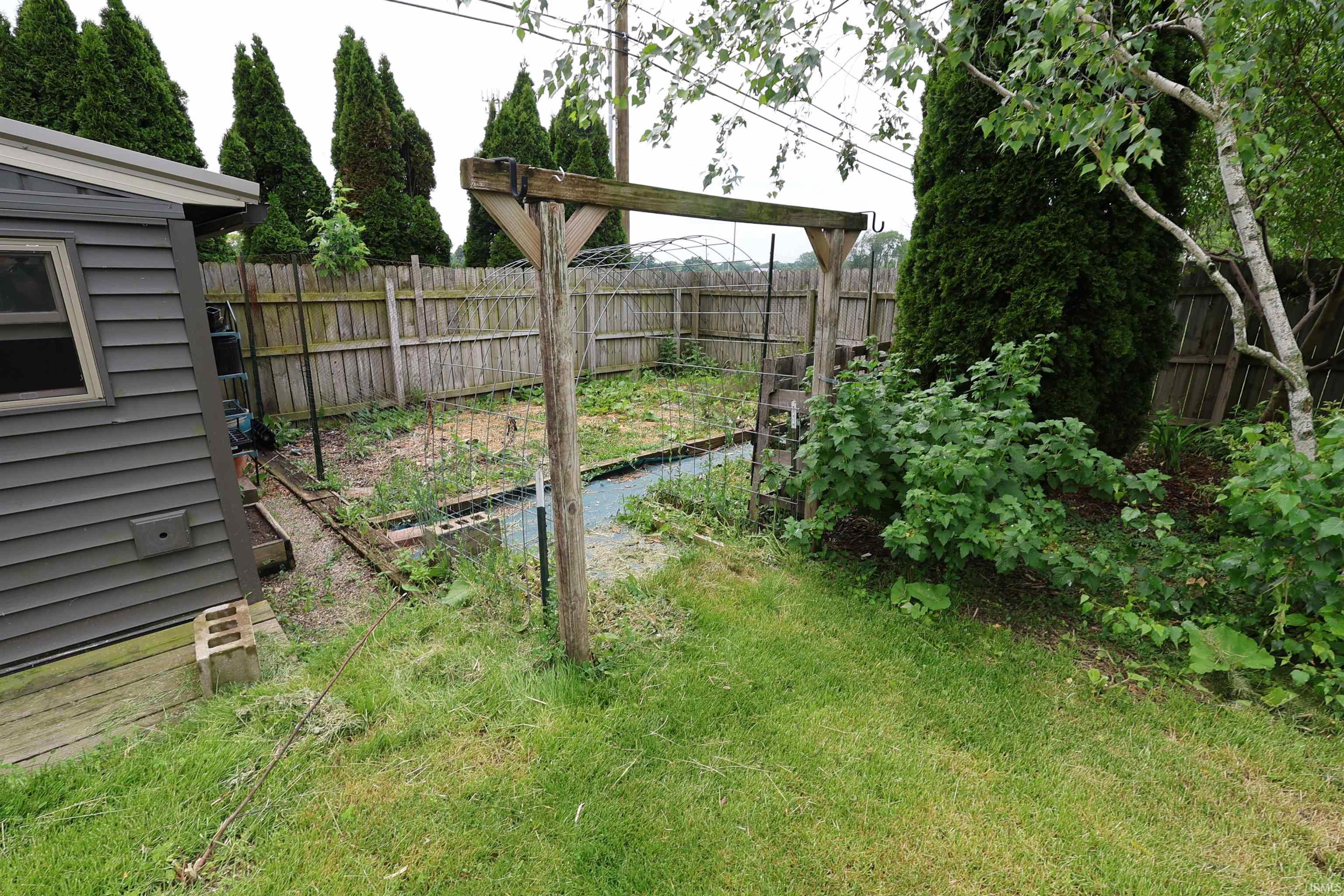 1940 Renfrew Drive South Bend IN 46614