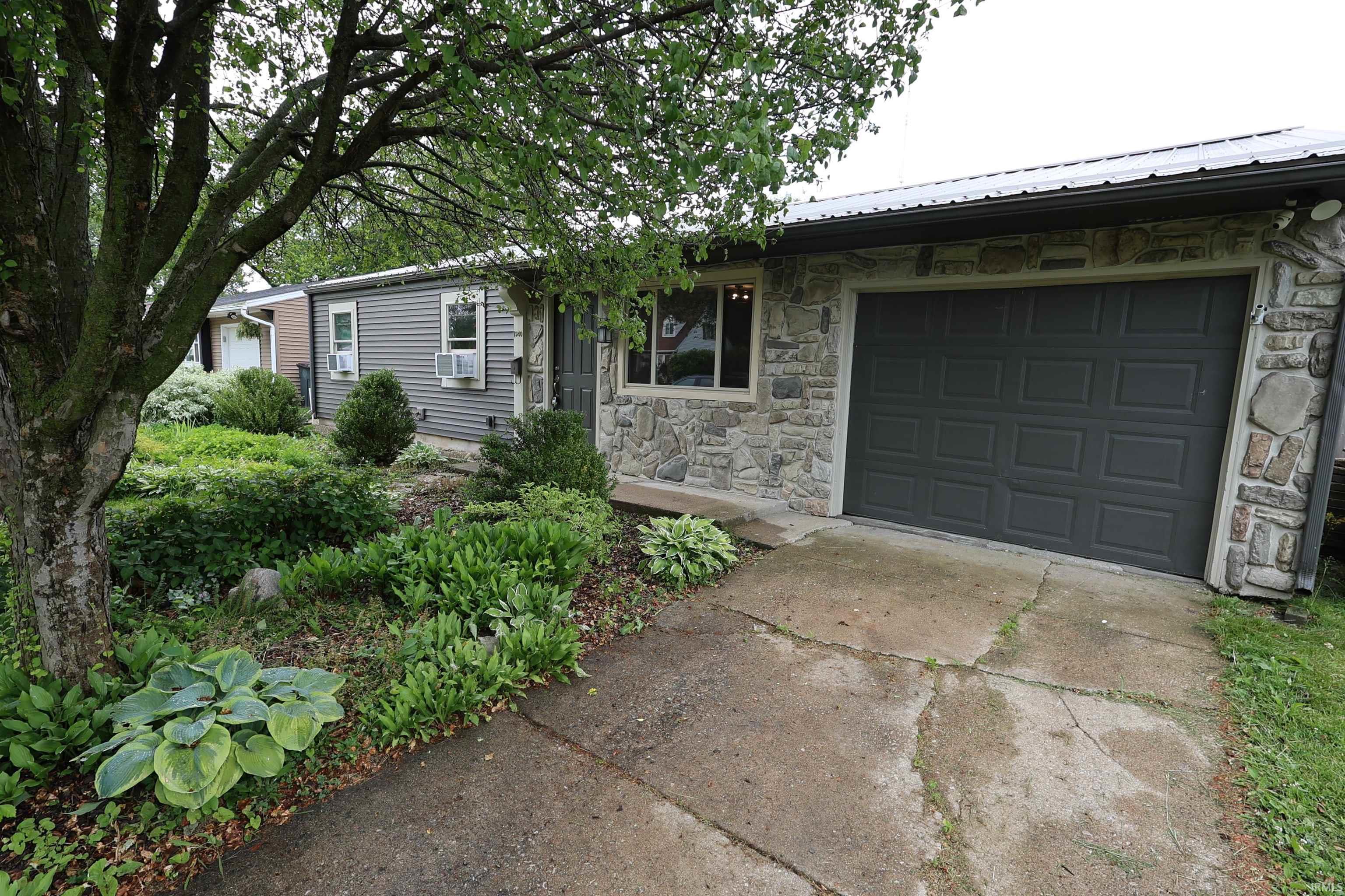 1940 Renfrew Drive South Bend IN 46614