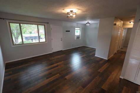1940 Renfrew Drive South Bend IN 46614