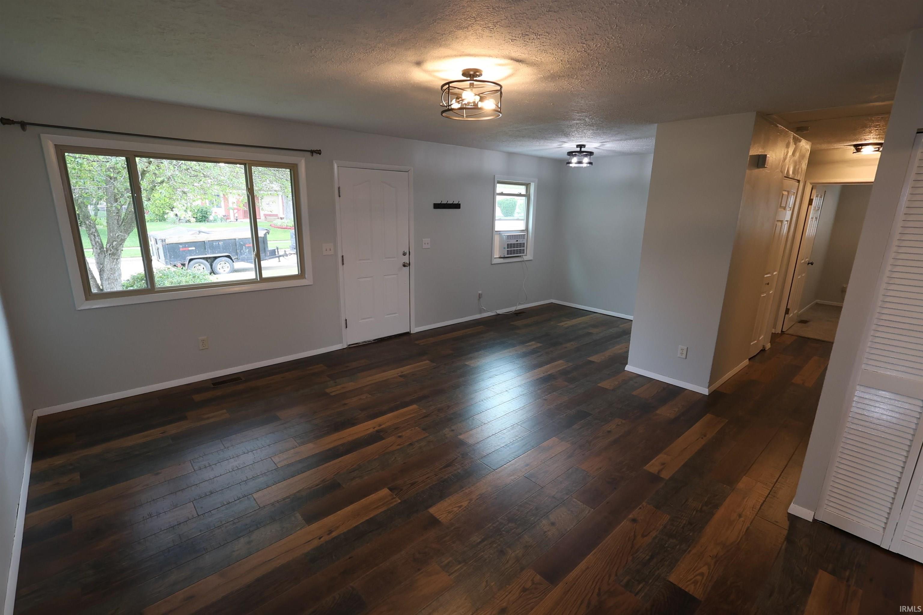 1940 Renfrew Drive South Bend IN 46614