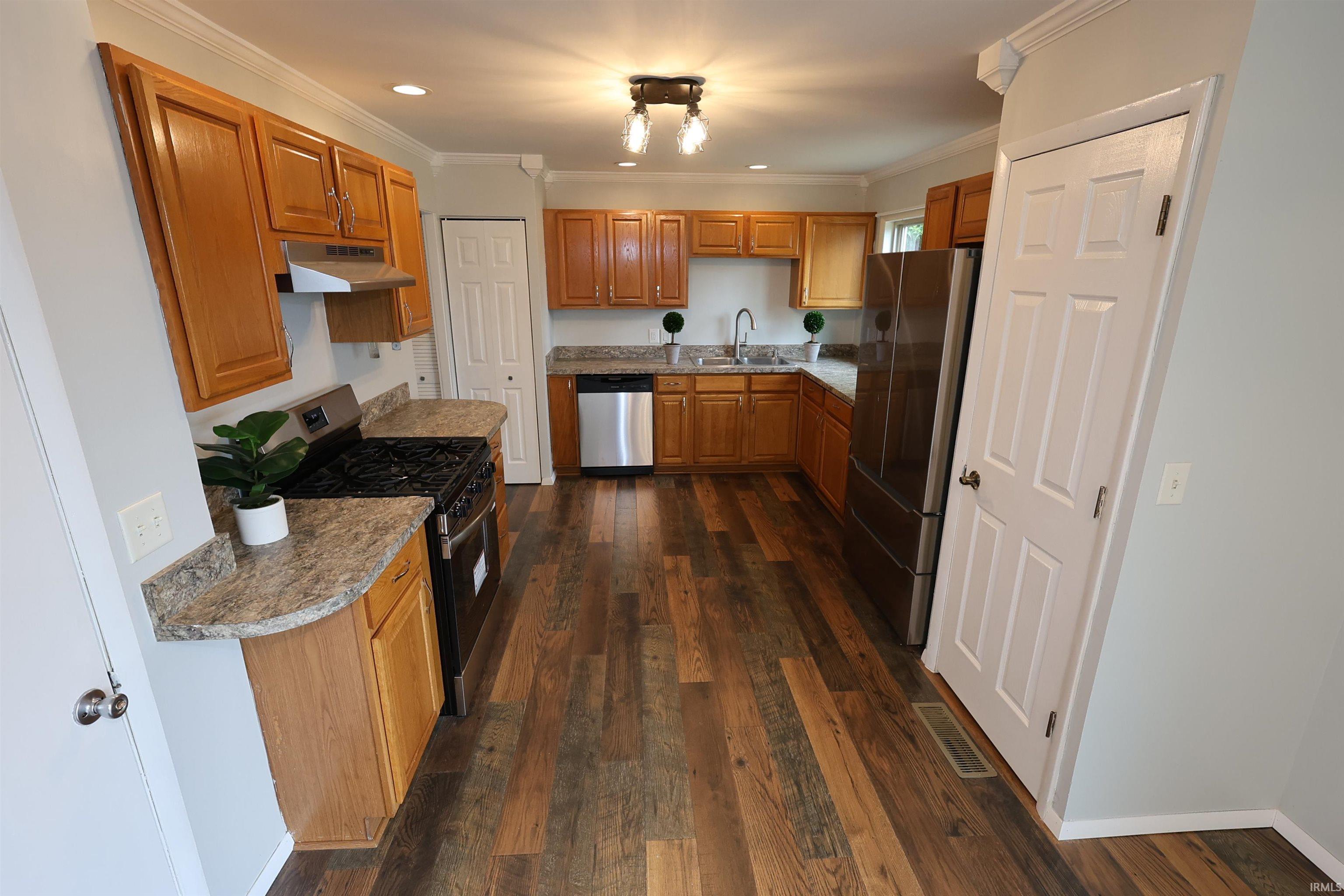 1940 Renfrew Drive South Bend IN 46614