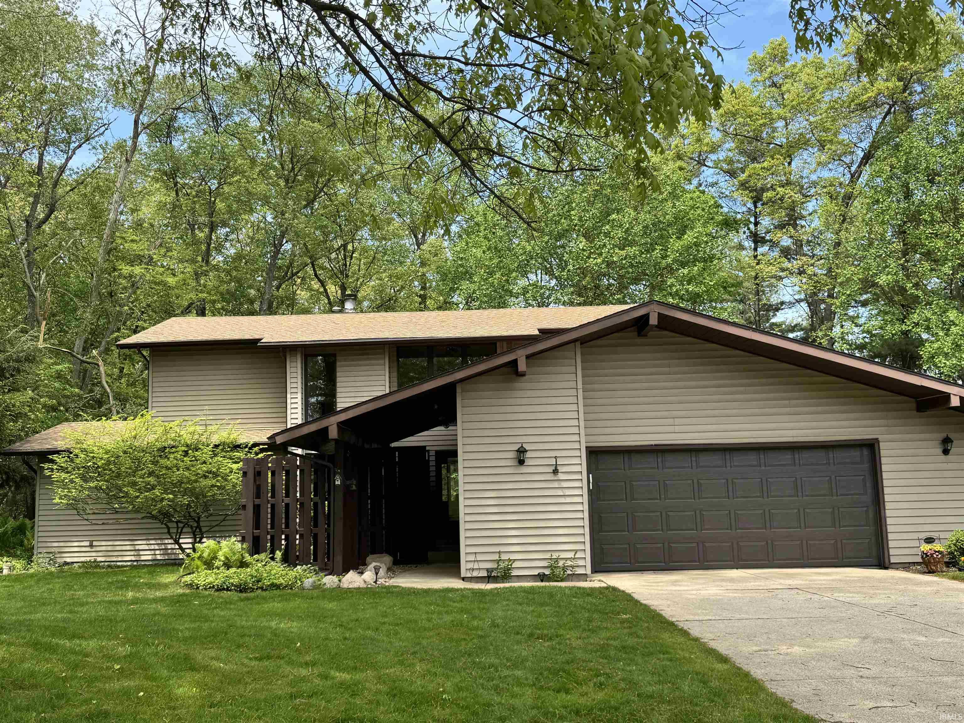 21465 Old Walnut Court South Bend IN 46628