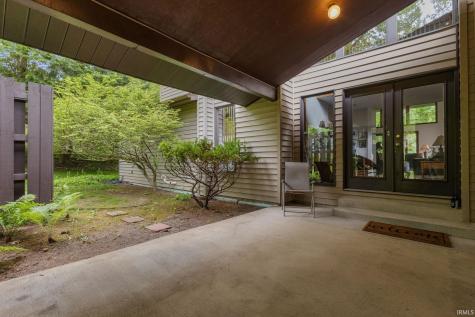 21465 Old Walnut Court South Bend IN 46628