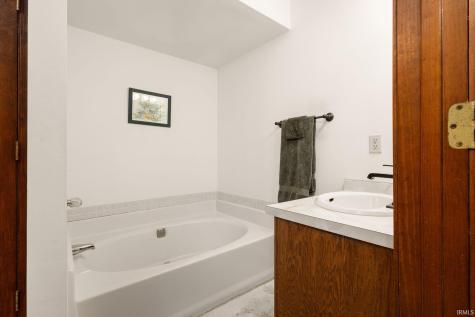 21465 Old Walnut Court South Bend IN 46628