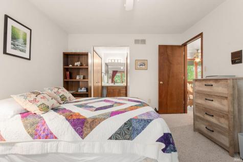 21465 Old Walnut Court South Bend IN 46628