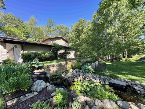 21465 Old Walnut Court South Bend IN 46628