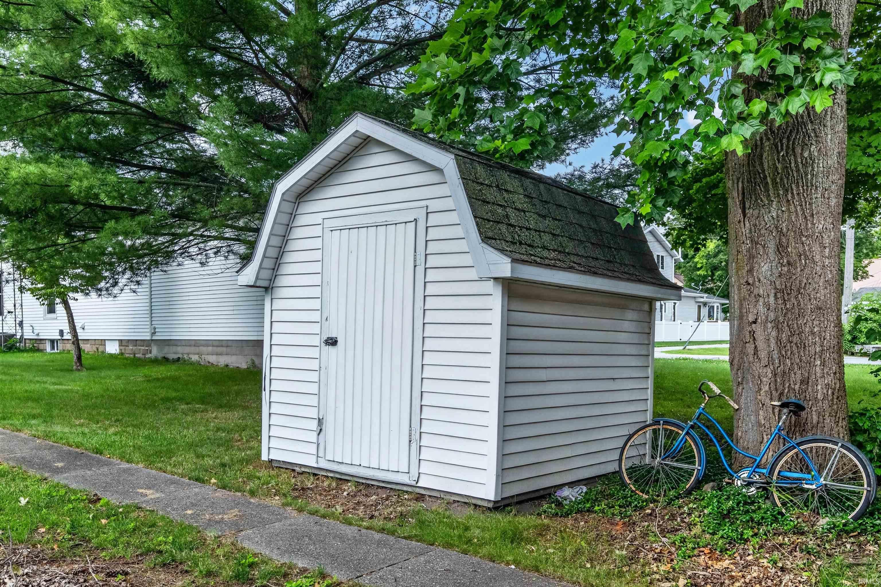 202 E Berry Street Middlebury IN 46540